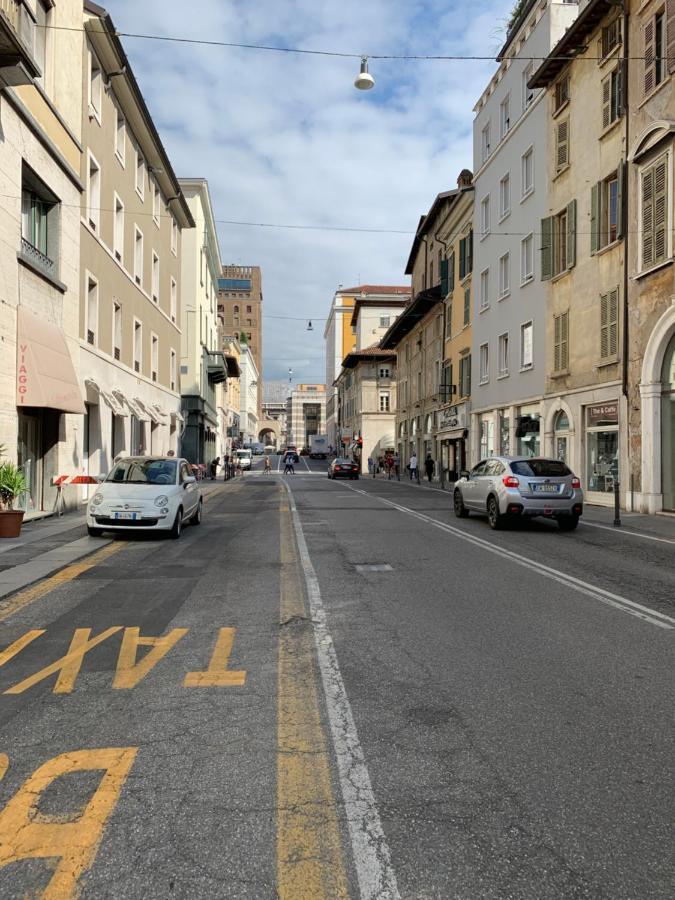 Appartamento Bilocale 1 Piazza Vittoria - Affitti Brevi Italia Brescia Eksteriør billede